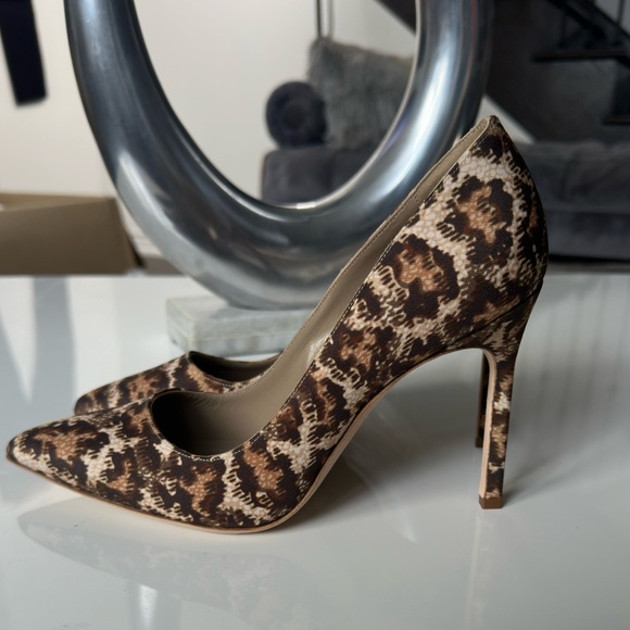 Manolo Blahnik BB 105 Leopard-Print Pumps - Picture 3 of 5